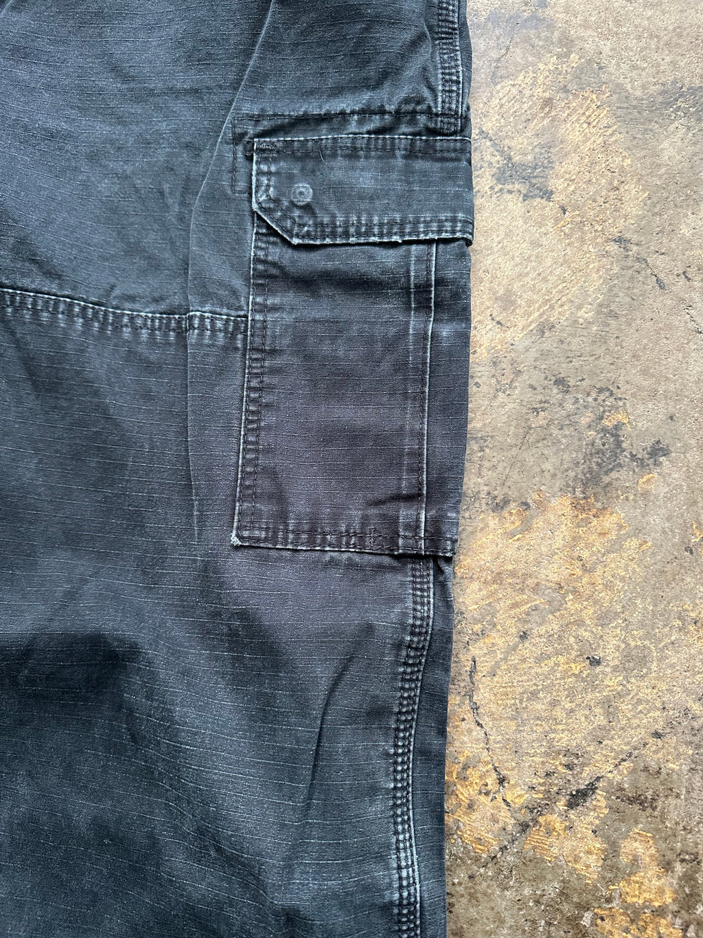 42x32 - Wrangler Riggs Black Cargo Workwear Pants
