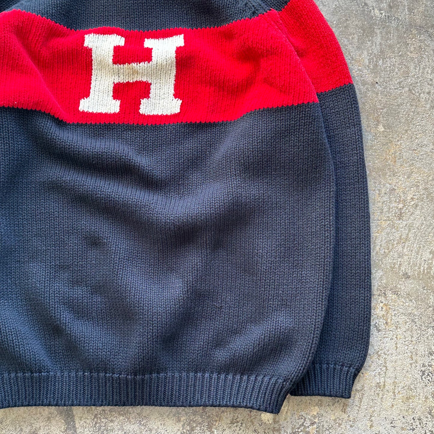 M - Tommy Hilfigire knit sweater