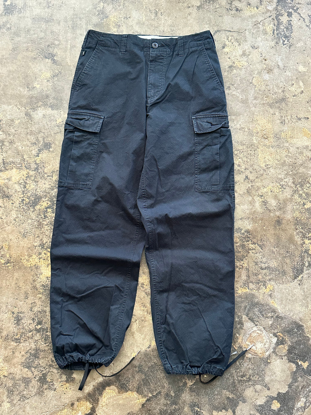 M - 32 - Nike SB Black Cargo Pants