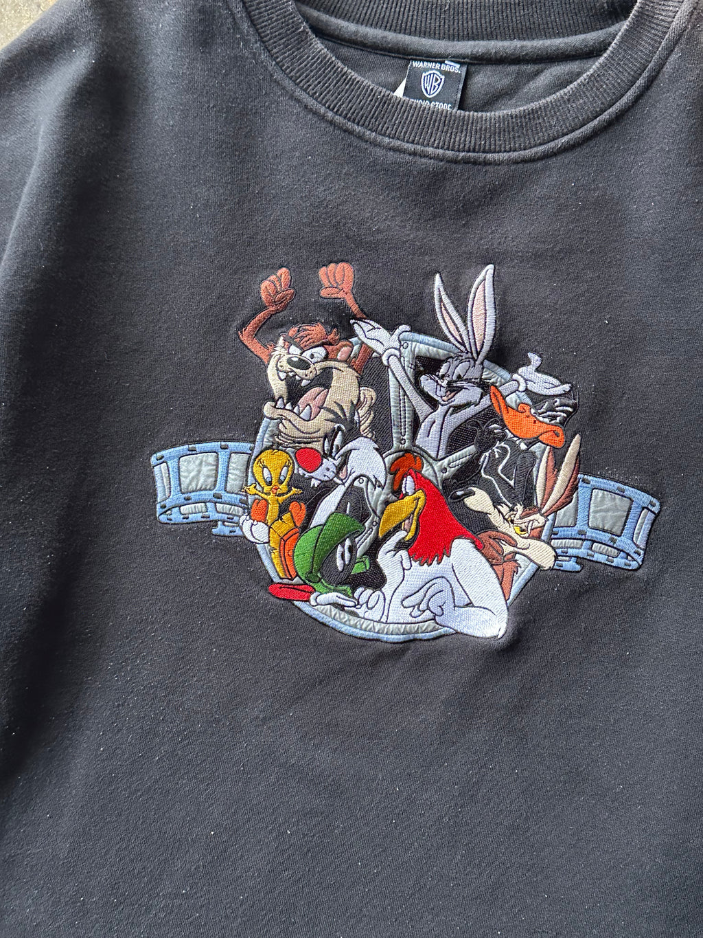 XL - Warner Bros. Looney Tunes Embroidered Crewneck – Cropped