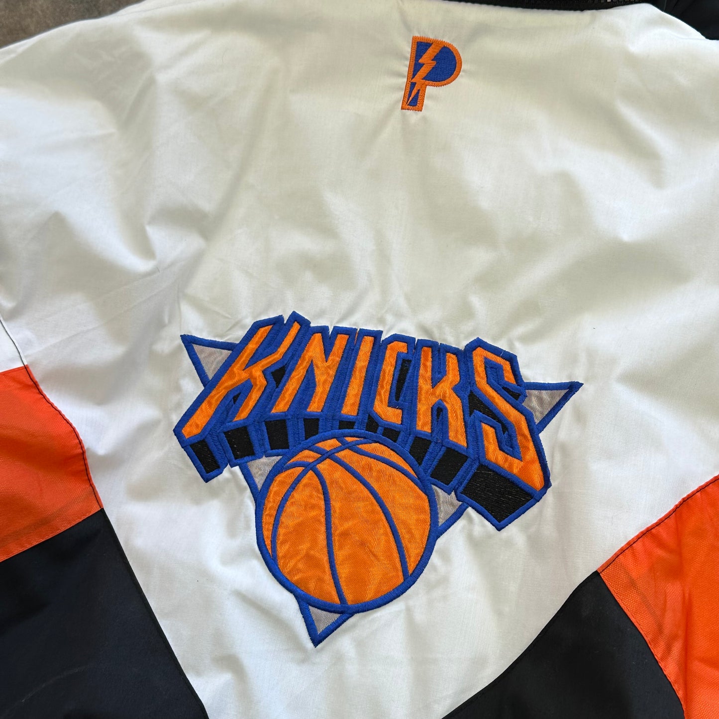 L - NY Knicks Pro Player puffer Coat