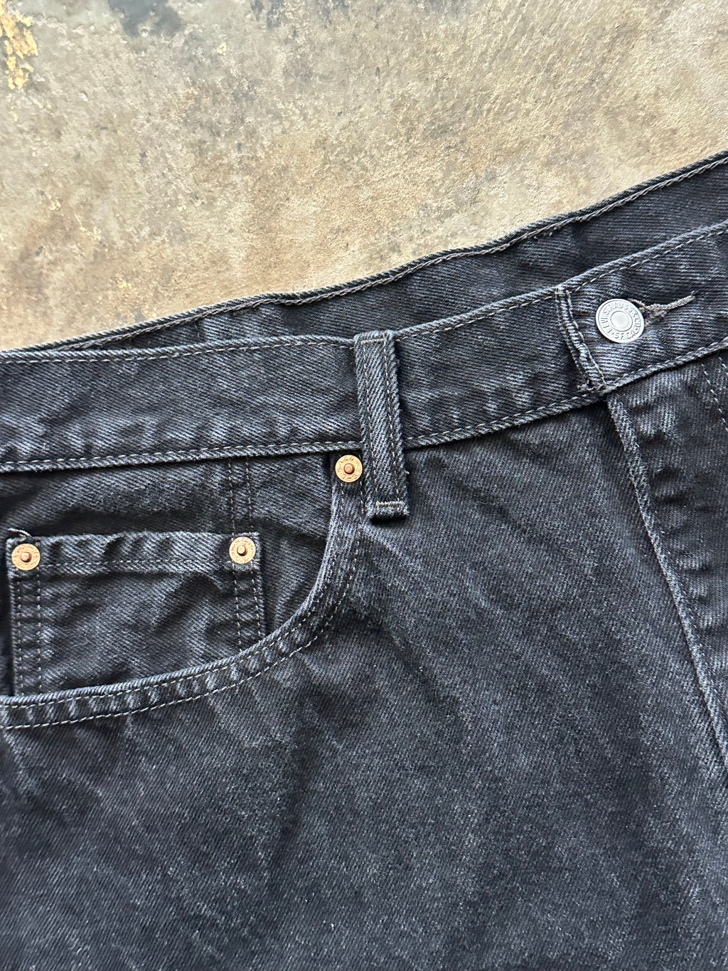 38x30 - Levi’s 550 Black Relaxed Fit Jeans