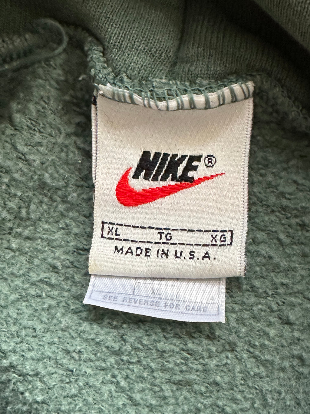 XL - Vintage Nike Swoosh Hoodie